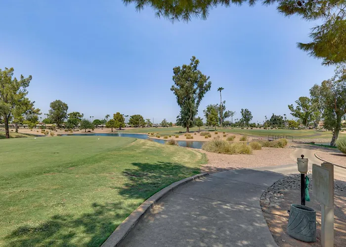 Private Putting & Patio: Home!