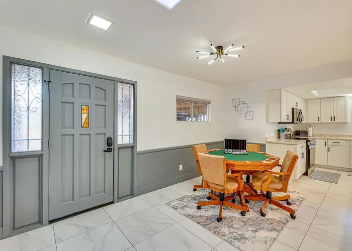Dom wakacyjny Private Putting & Patio: Home! *