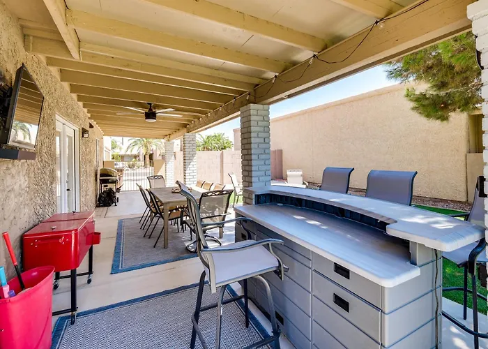 Private Putting & Patio: Home!